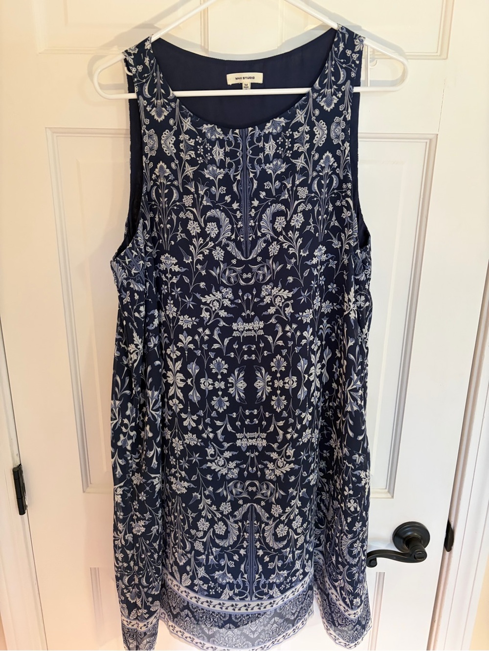 Max Studio medium Navy Floral Sleeveless Shift Dress